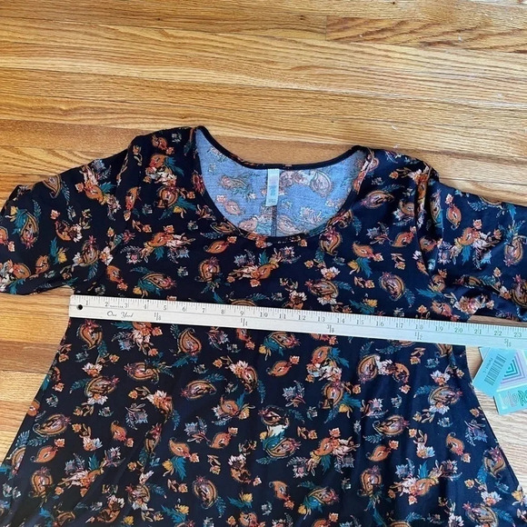 LuLaRoe Classic T - Picture 6 of 7
